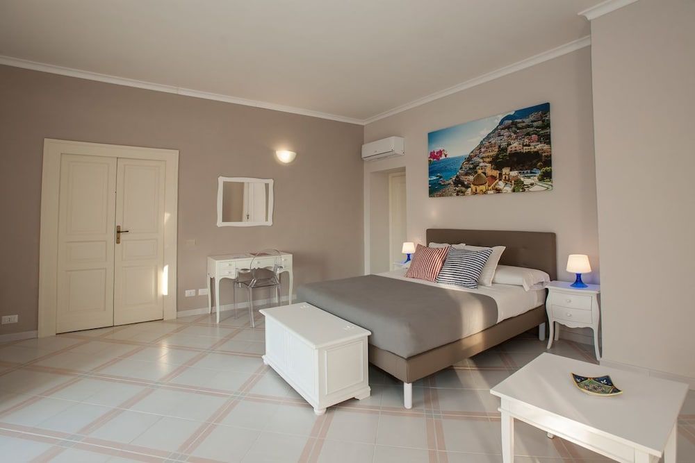 Palazzo Caracciolo 2