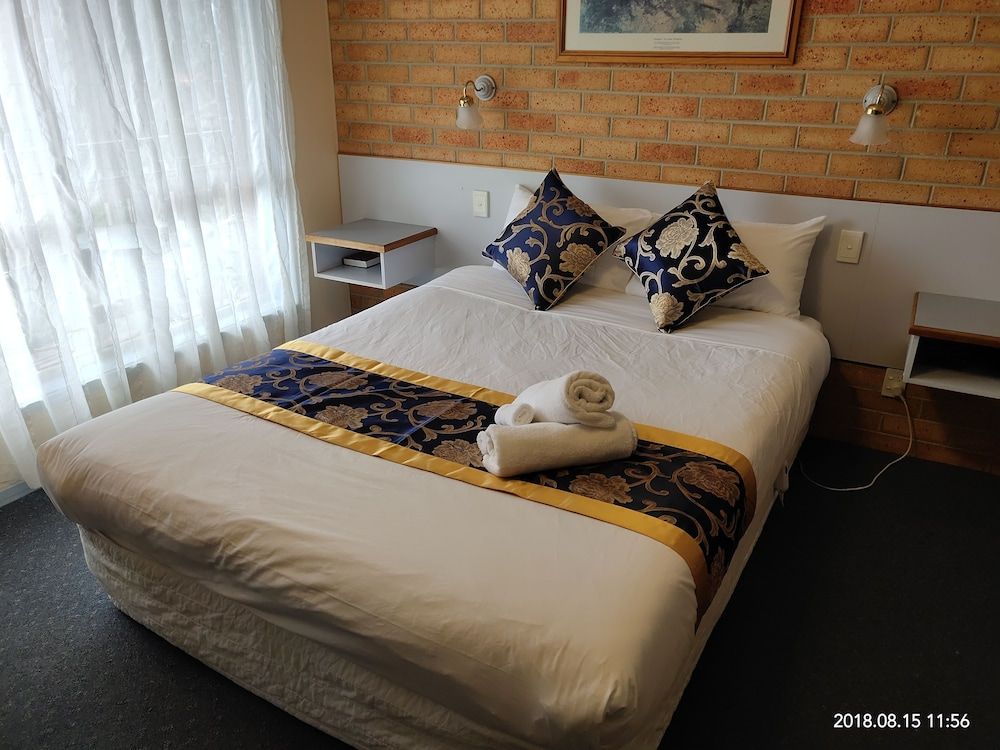 The Coachman Motel & Units 2