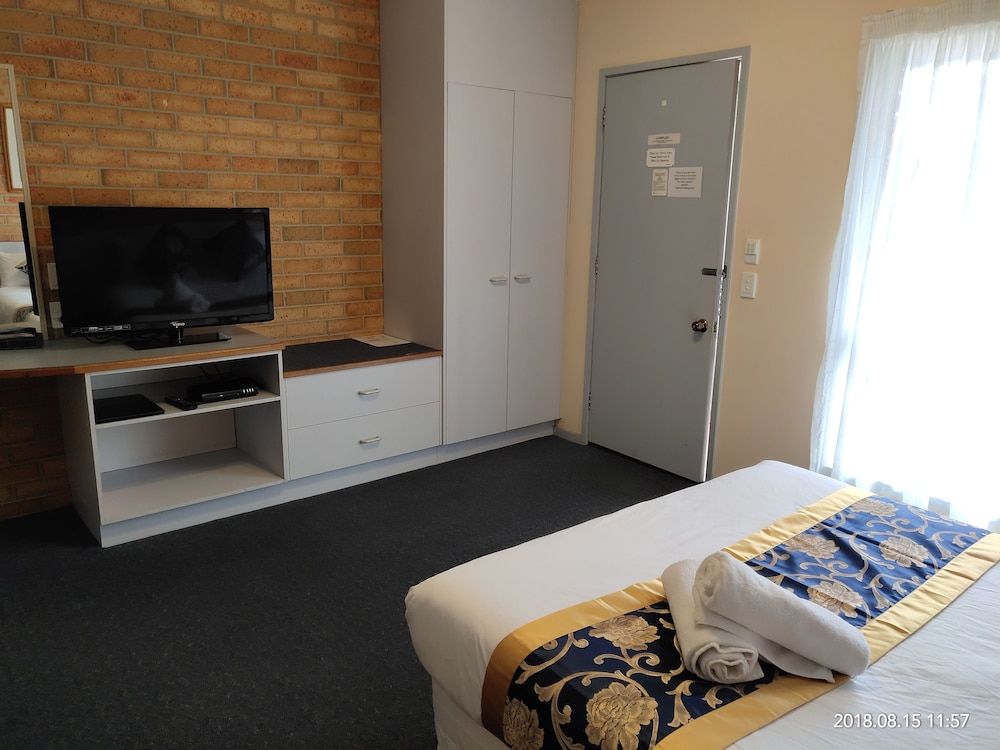 The Coachman Motel & Units 3