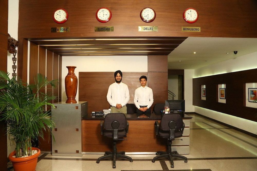 Srinivas Saffron Hotel 2