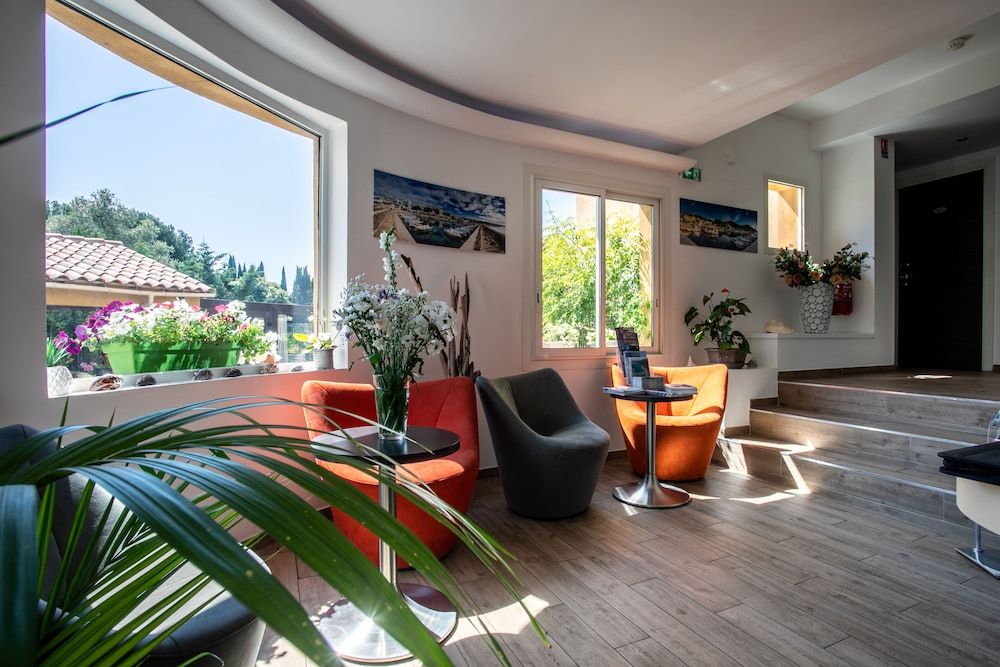 Hôtel Corniche du Liouquet 2