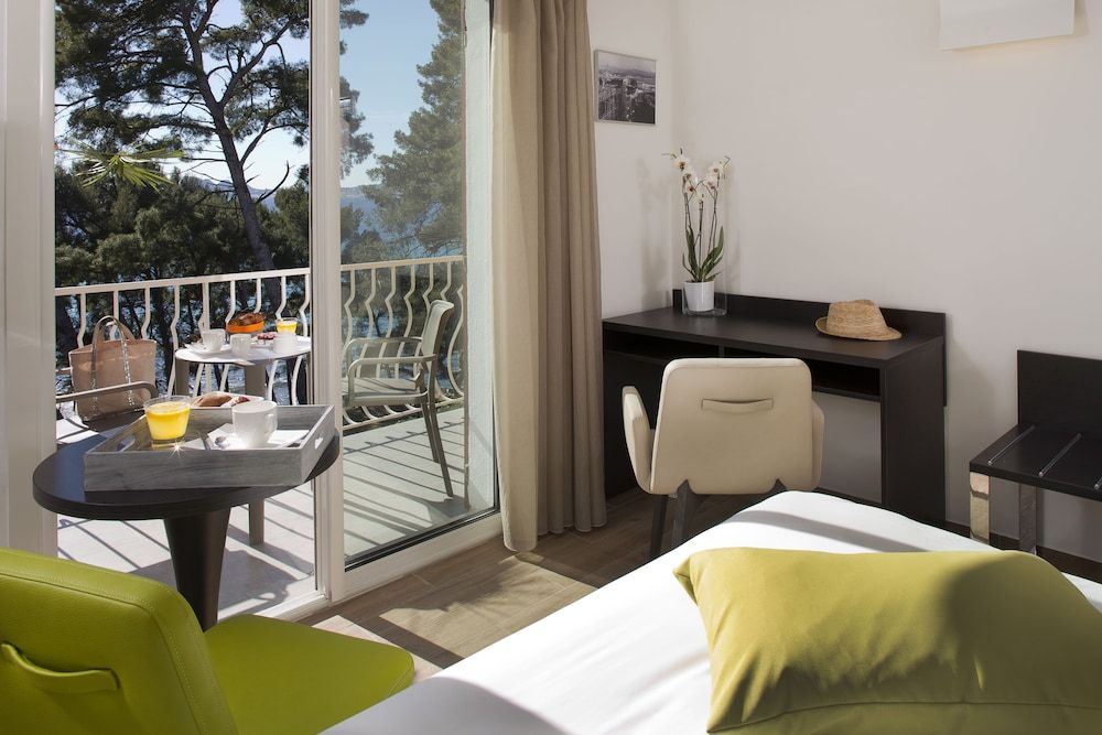 Hôtel Corniche du Liouquet 3