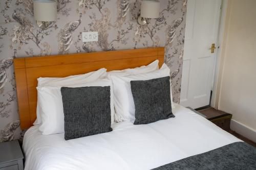 Bell Hotel by Greene King Inns 3