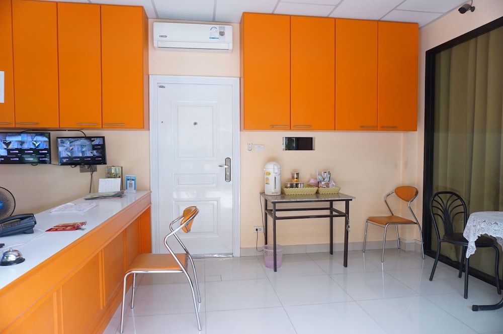 Jirasin Hotel & Apartment 2