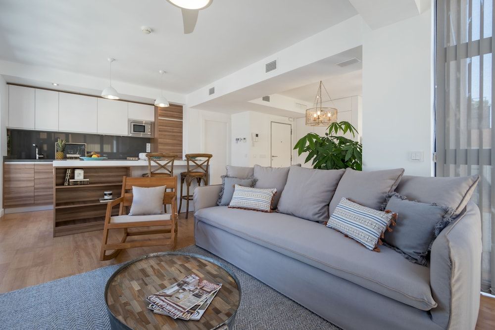 Chezmoihomes Plaza Nueva Deluxe 1