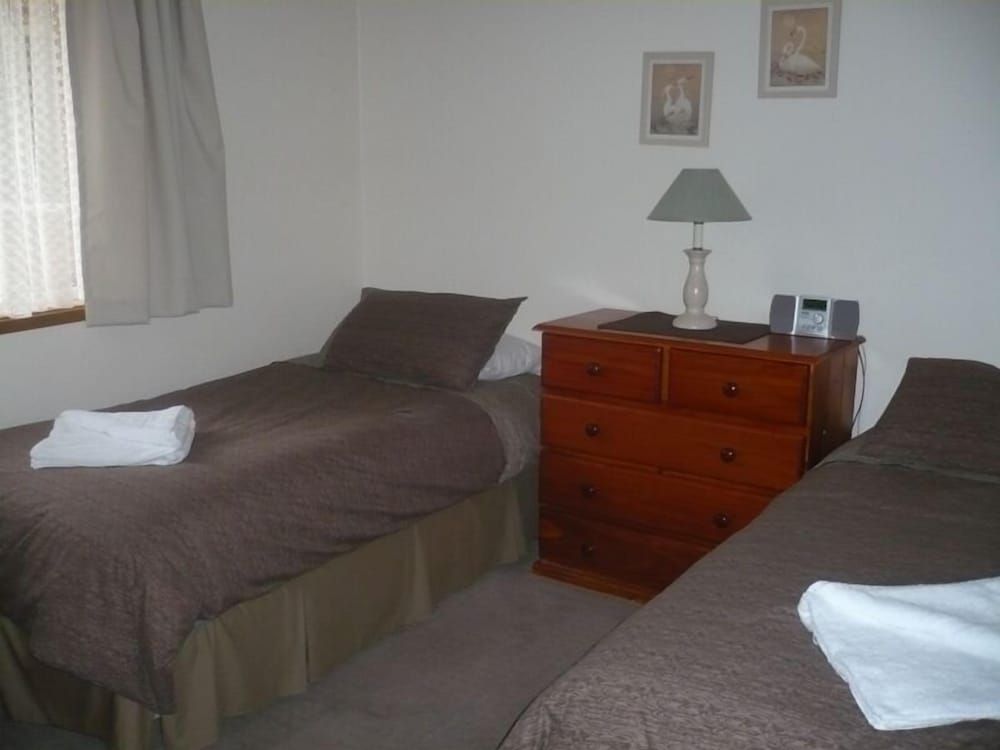 Parklake Holiday Units 3