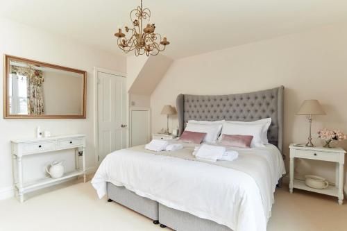 Hydrangea House - Luxury Hideaway with Hot Tub - Sleeps 10 - Pets Welcome! 2