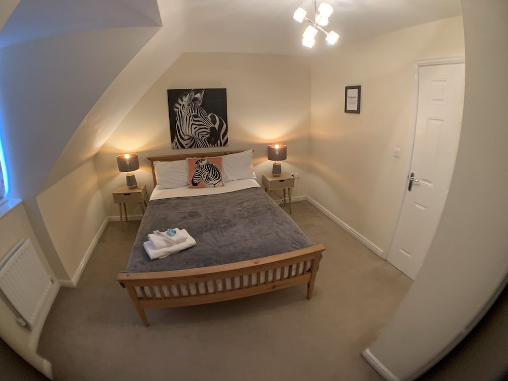 Harpers Brook  5 bedrooms TV Netflix 2