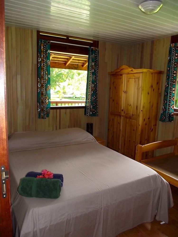 Moorea Surf Inn 2