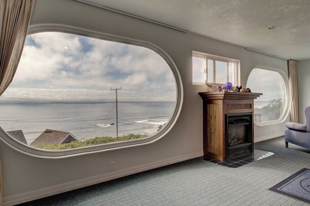 Ester Lee Oceanview Inn 3