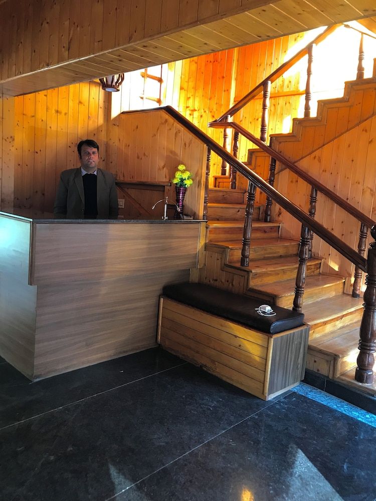 The Avenue Hotel Manali -1 estrellas en Manāli