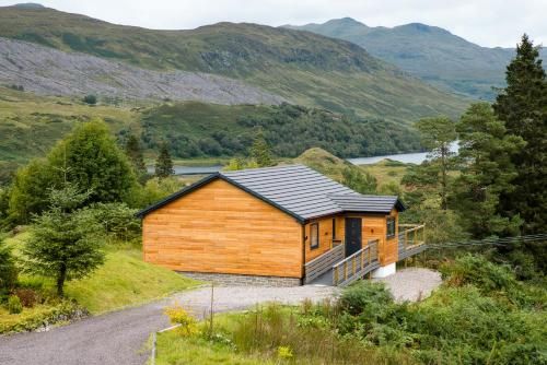 Stunning 5 star lodge with loch and mountain views 3