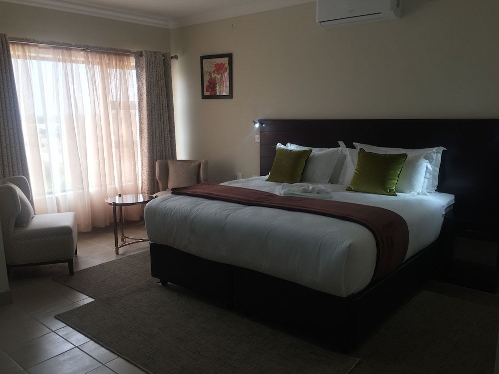 Cycad Palm Hotel 3