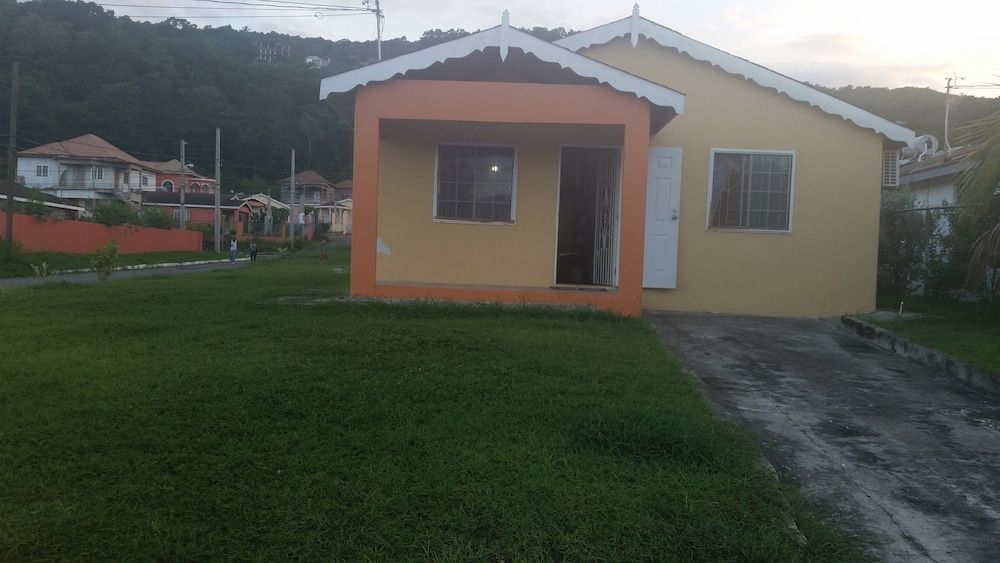 Palm Cove - 2 Bedroom Cottage 1