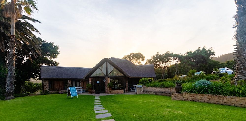 Dutton's Cove Guesthouse 2