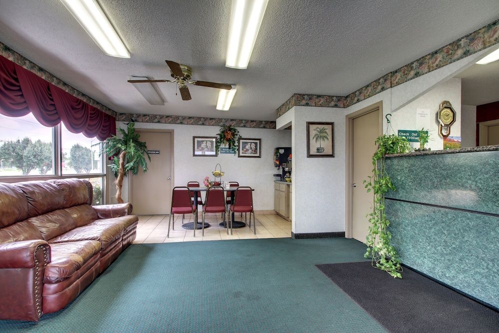 Key West Inn - Montgomery 2