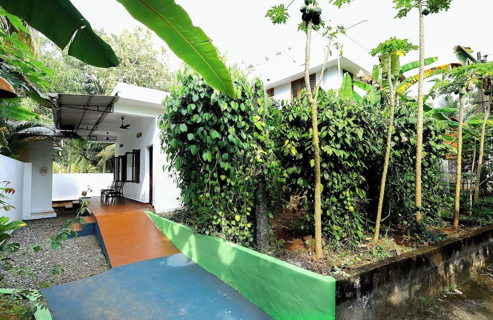 Illikkalam Lakeside Cottages