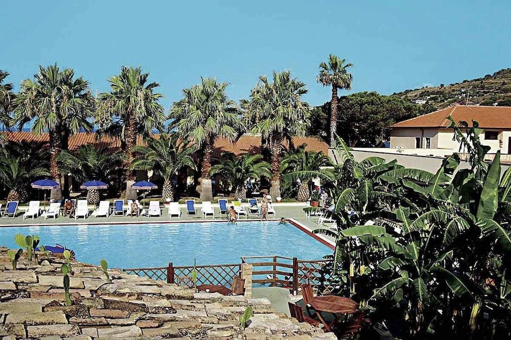 Baia delle Sirene Beach Resort 1