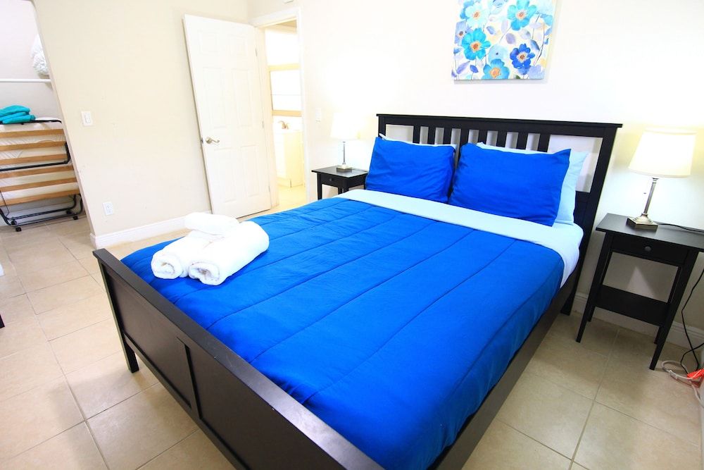 Sunny Isles Apartments by MiaRentals 3