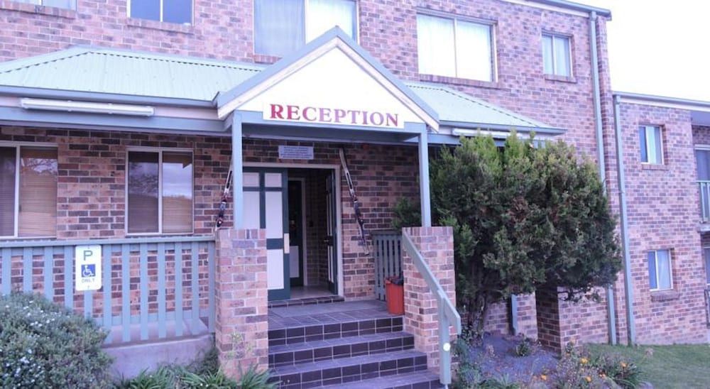 Acacia Snowy Motel 2