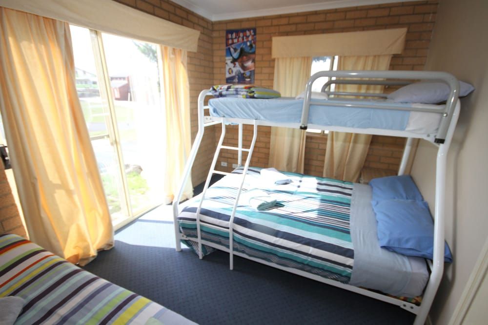 Acacia Snowy Motel 3