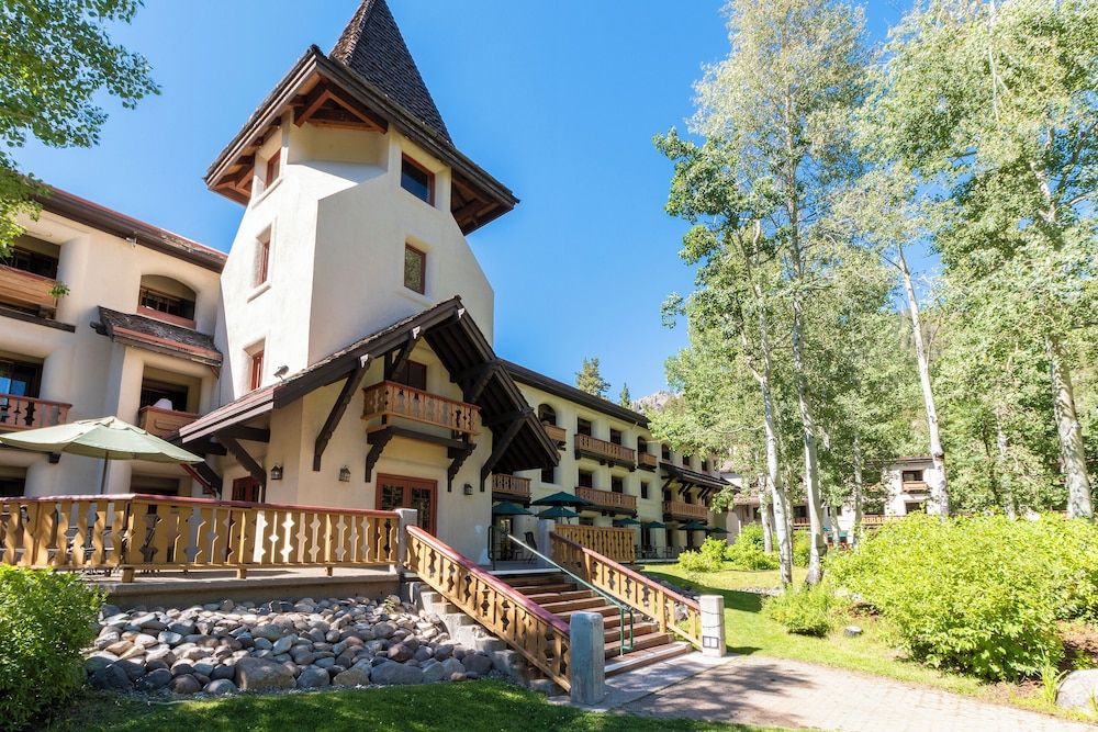 Olympic Village Inn 2