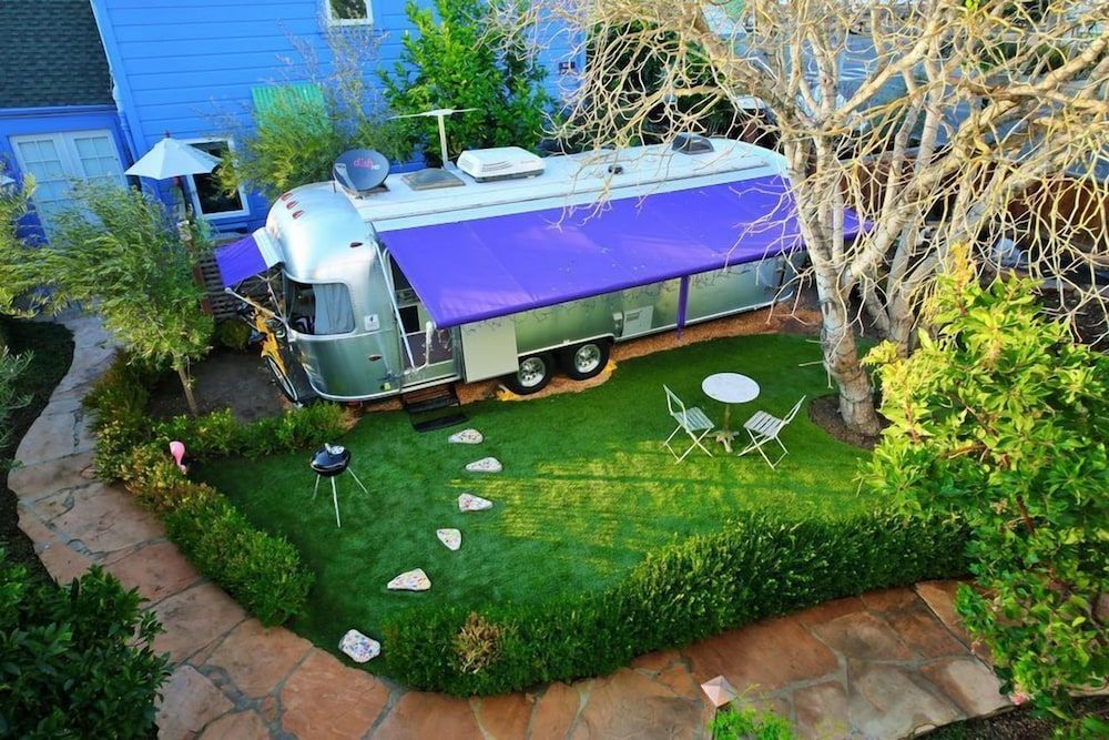 Metro Hotel and Cafe 3