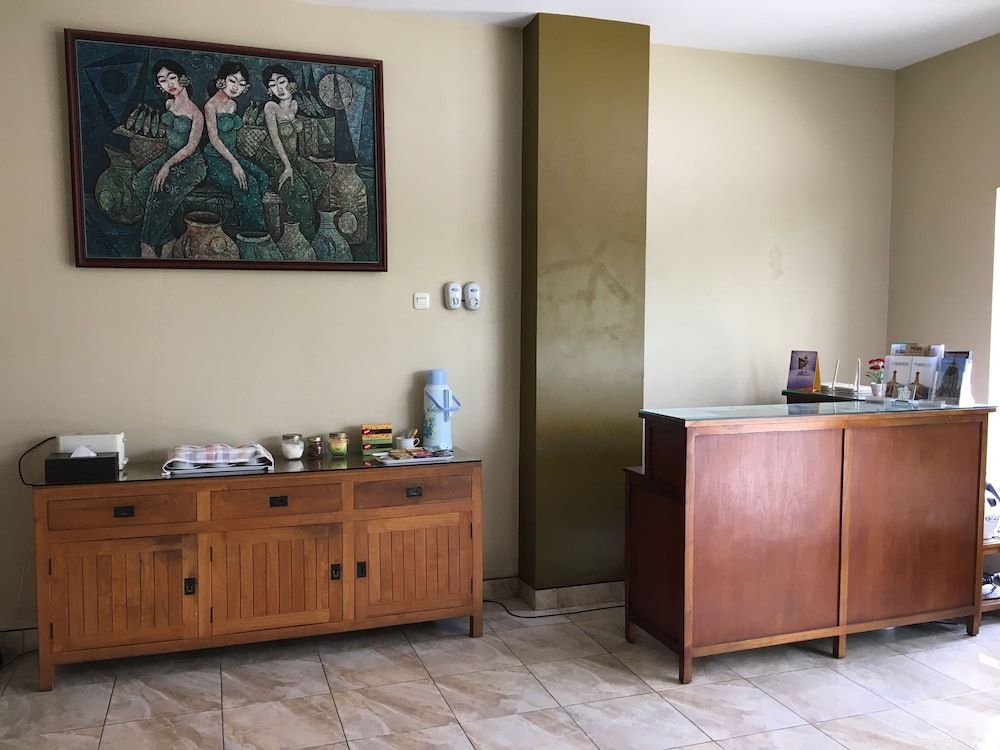 Aloha Hotel 3