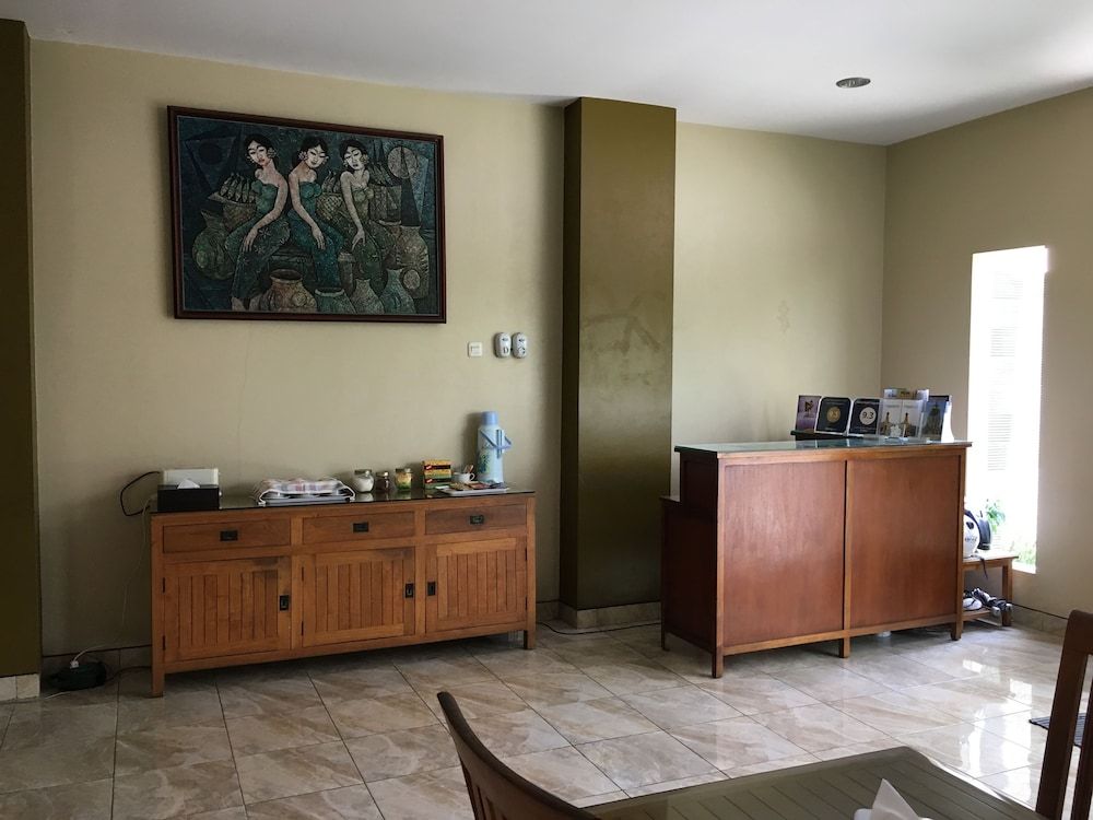 Aloha Hotel 2