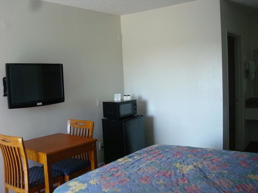 Scottish Inns Long Beach 3