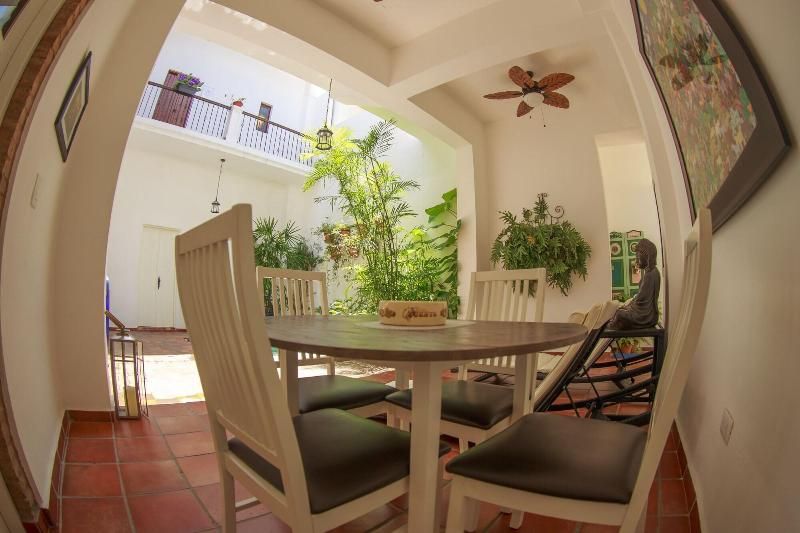Colonial 154 H Boutique 2