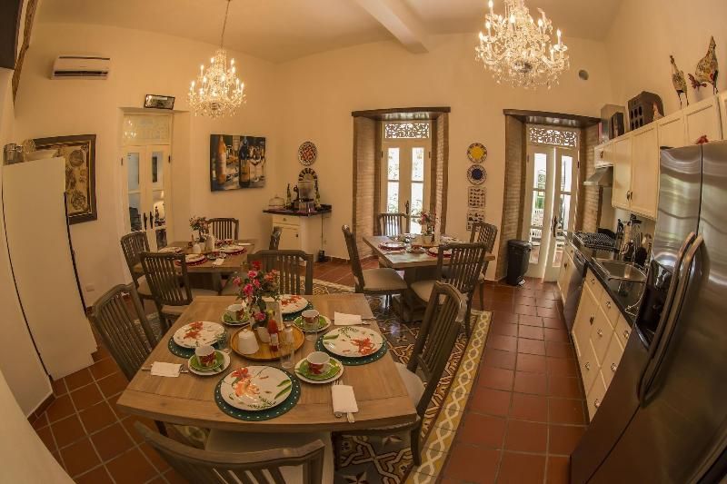 Colonial 154 H Boutique 1