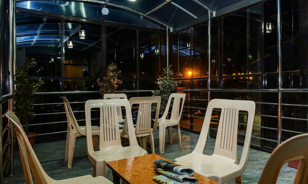 Treebo Hillway Inn Main Market 3