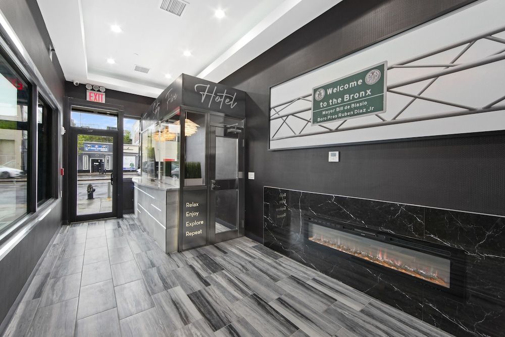 Hotel 365 Bronx 2