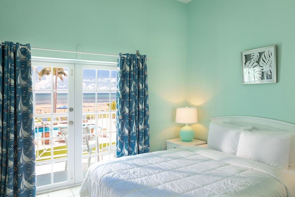 Grassy Flats Resort & Beach Club 3