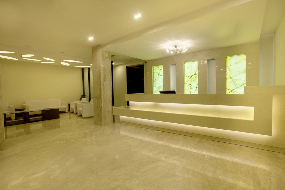 J Hotel 3