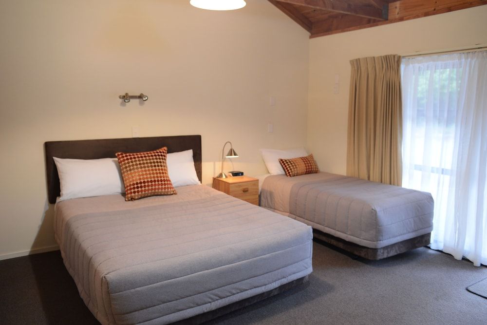 The Hobbit Motorlodge 3