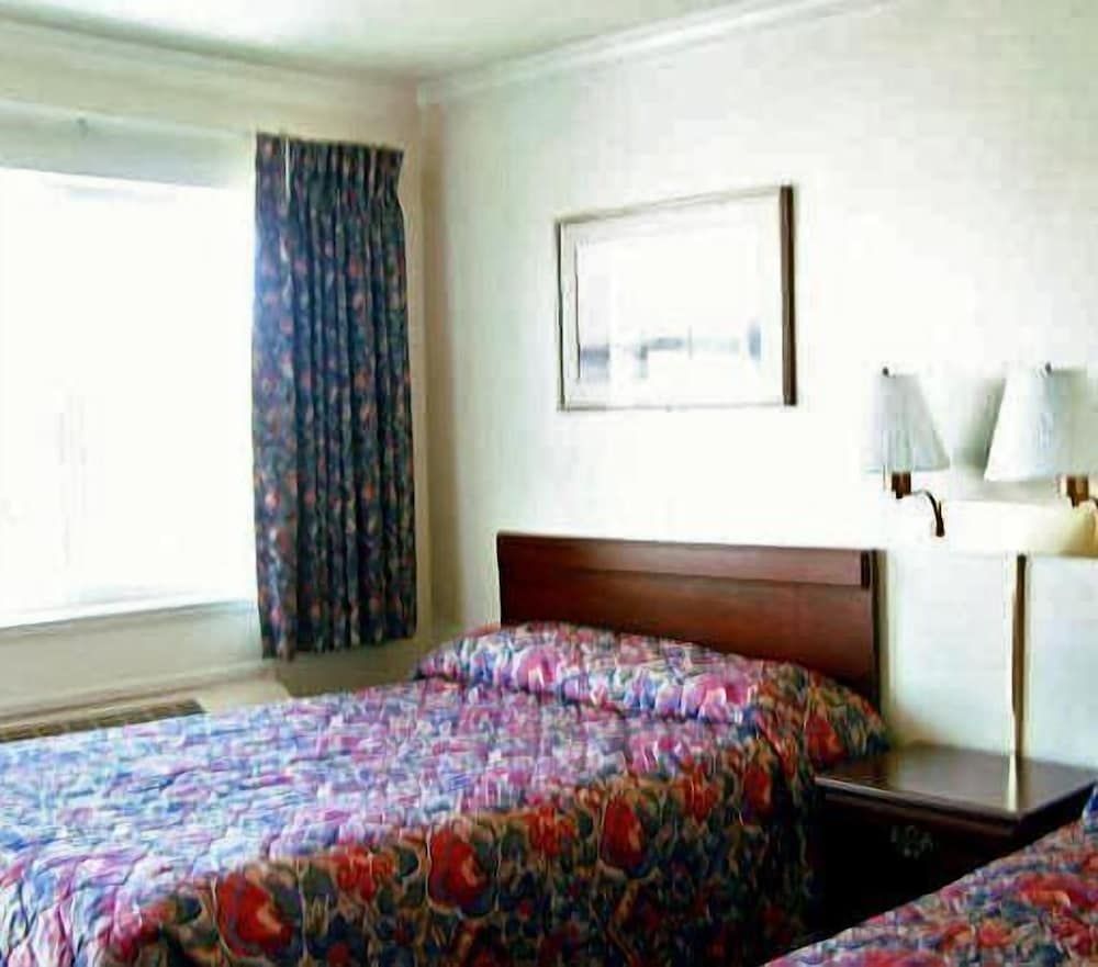 Economy Inn Monterey 3