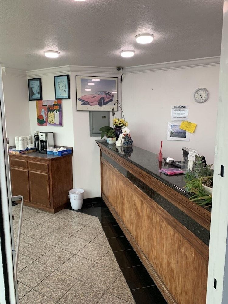 Economy Inn Monterey 2