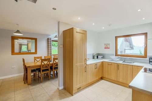 Lord Galloway 35 with Hot Tub 3