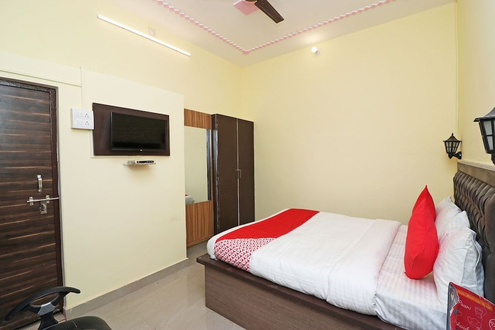 OYO 17171 Sandhya Guest House 3