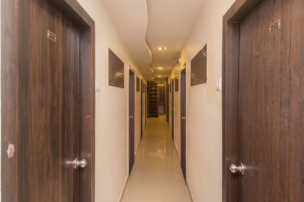 OYO 8678 Hotel Golden Nest 2