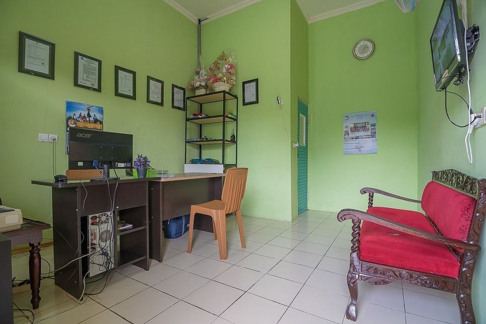 RedDoorz near Kampus UMP Purwokerto 2