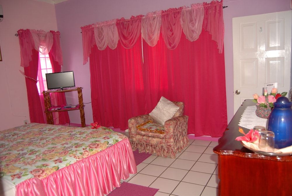 PinkHibiscus Guest House 3