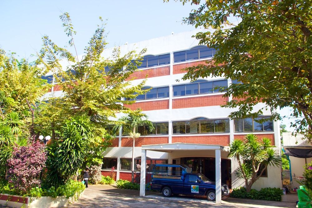 Sichang Shine Khao Resort 1