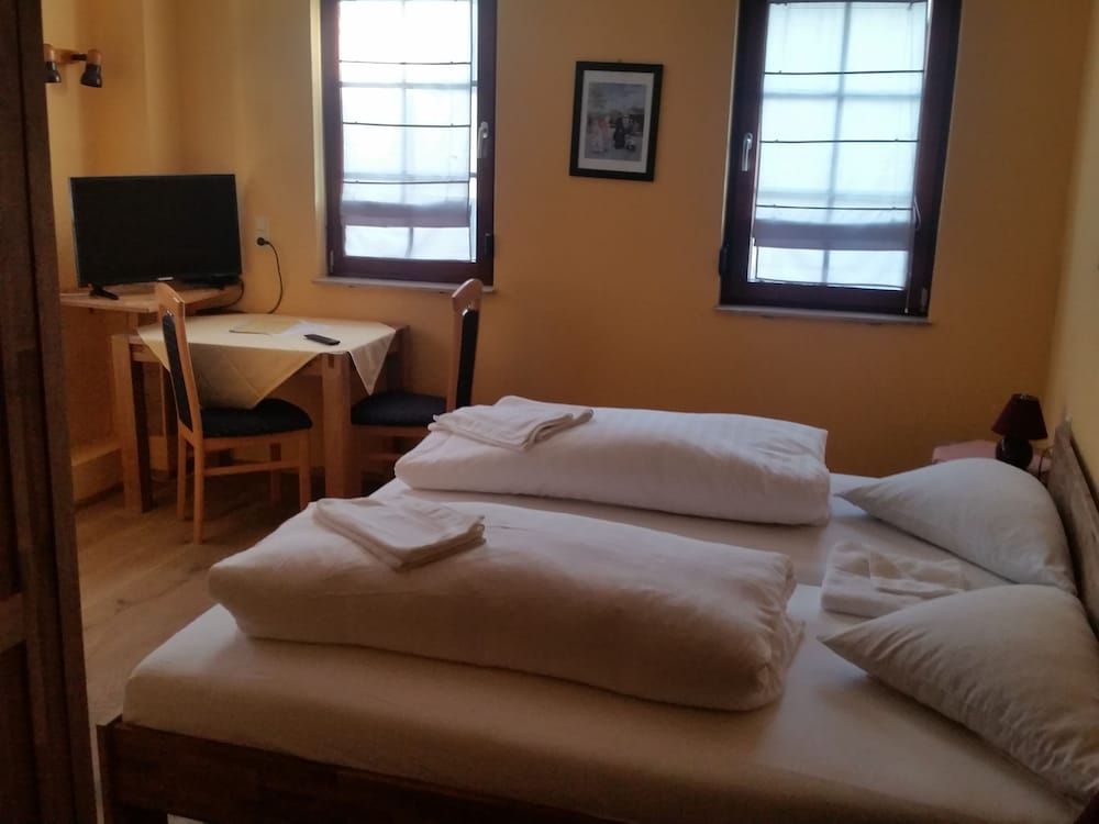 Adler Gaststube Hotel Biergarten 2