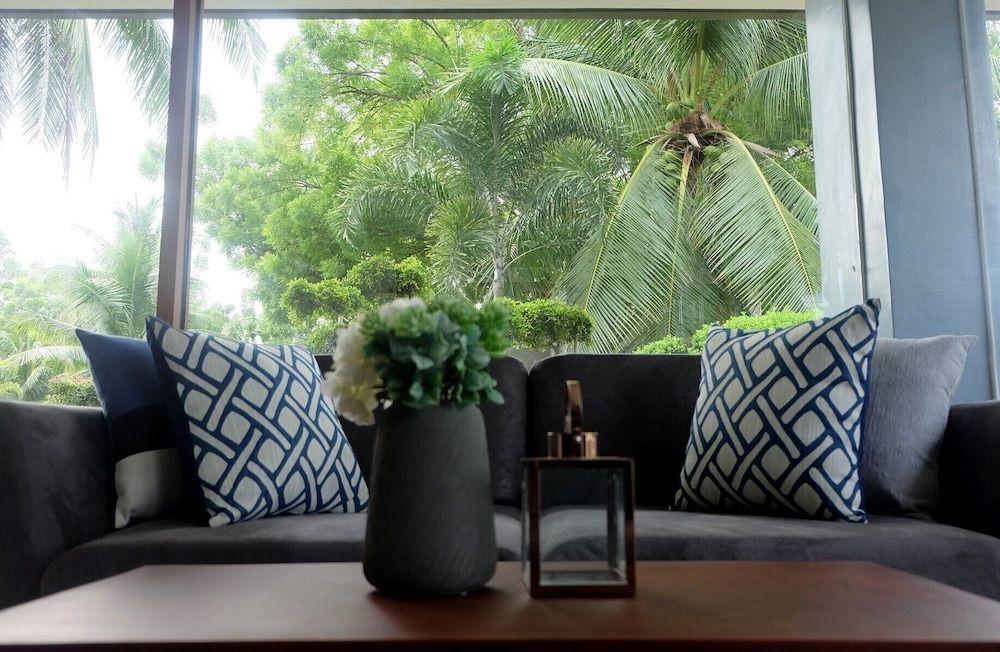 London Beach Resort and Hotel 3