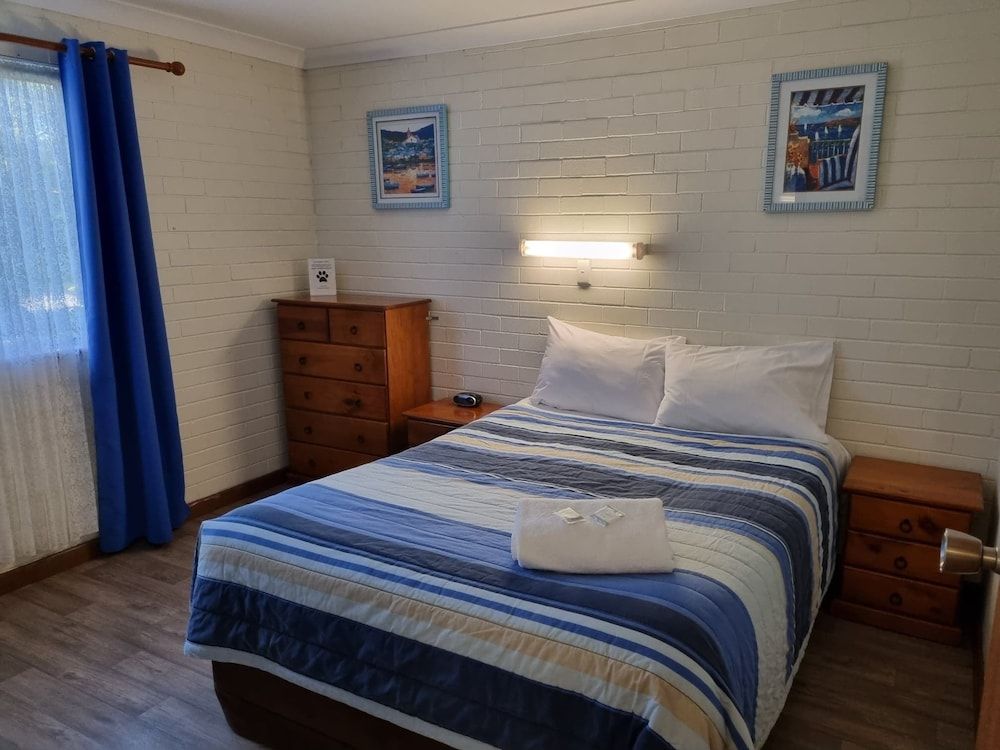 Emu Beach Chalets 2