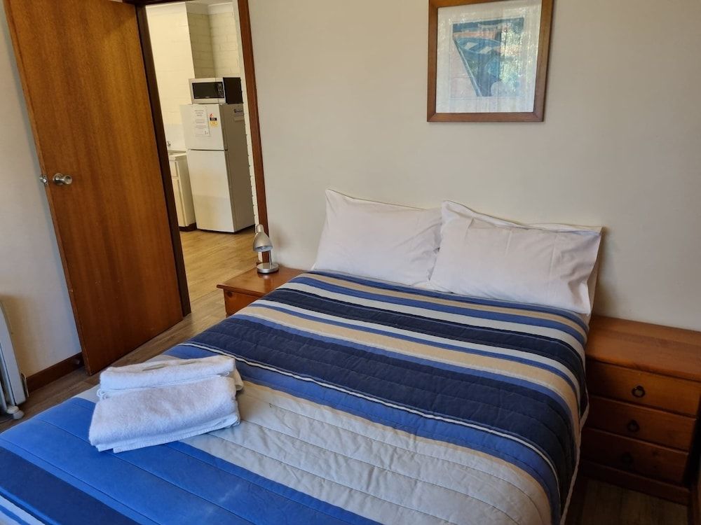 Emu Beach Chalets 3