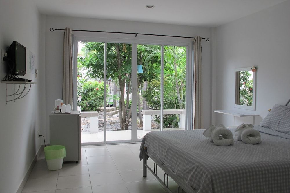 Charlie's Bungalow 2